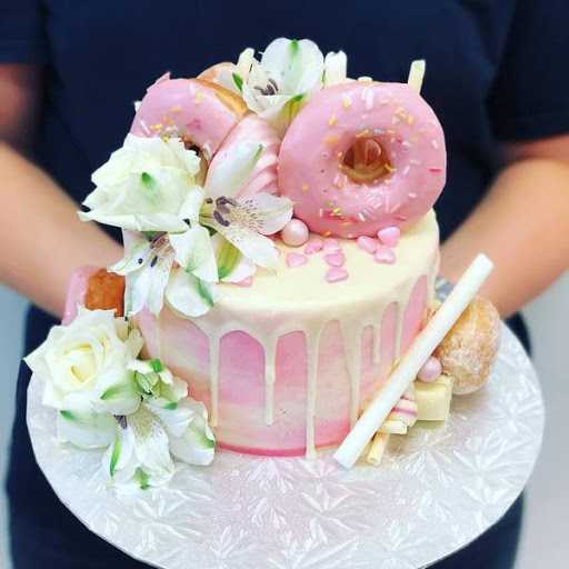 Fresh floral Drip Cake - 1